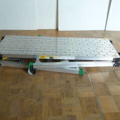 【中古】ナカオ 可搬式 作業台 足場台 GTW-12 使用質量150kg 四脚調節式足場台 アルミ製 脚伸縮 キャスター付 折りたたみ 建設 仮設 工事 作業 の画像