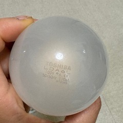 電球とアダプタソケット4個セットと電球1個の画像