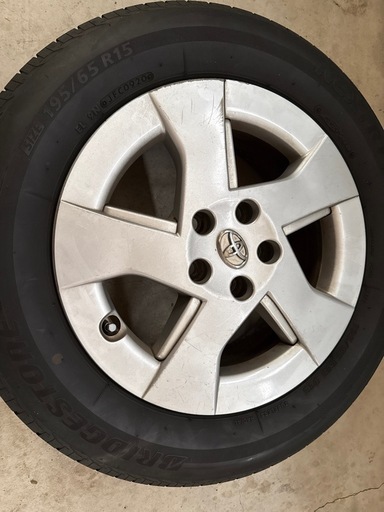 30プリウス　タイヤホイル