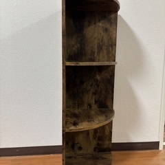 茶色の棚の画像