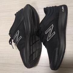 ニューバランス　黒いシューズの画像