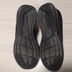 ニューバランス　黒いシューズの画像