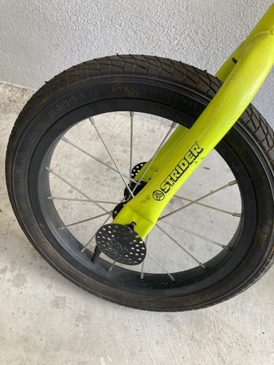 STRIDER 14X イエローキッズバイク　ペダル付き