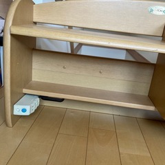 学習机の棚、コンセント付きの画像