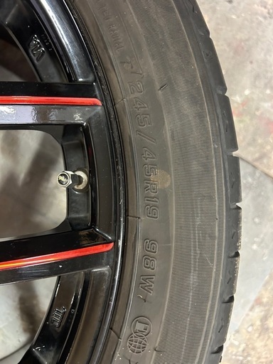 レオニス　19インチ245/45R1998w