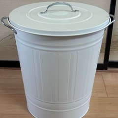 大きなふた付きゴミ箱　 バケツ　40L