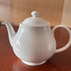 ボーンチャイナ　ティーポット２セット　の画像