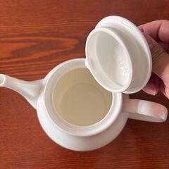 ボーンチャイナ　ティーポット２セット　の画像