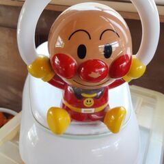 ☆かわいい　アンパンマン　蓋つき おまる　プラスチック