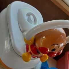 ☆値下げ　かわいい　アンパンマン　蓋つき おまる　プラスチックの画像
