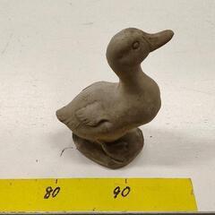0520-153 あひりの置物