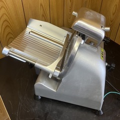 【動作確認済み】2021年 テンポス 業務用 ミートスライサー TBMS-220N 100V 回転刃22cm 幅440×奥行390×高さ350(mm) ハムスライサー 大阪の画像