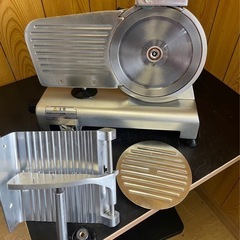 2022年 テンポス 業務用 ミートスライサー TBMS-220N 100V テンポスオリジナル ミートスライサー 肉スライサー 業務用 回転刃22cm