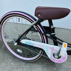 子供用自転車（子供自転車）　茶色　ブラウン　ヘルメット　キッズプロテクター付きの画像