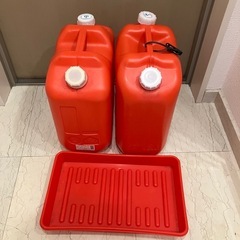 灯油缶2個とトレー