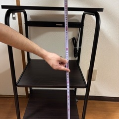 茶色の棚の画像