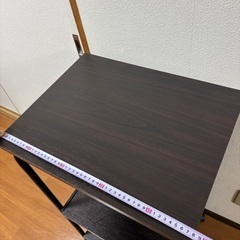茶色の棚の画像