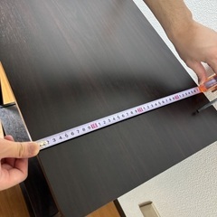 茶色の棚の画像