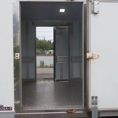 R.3(2021)年 三菱ふそう キャンター -5℃冷凍冷蔵車ATワイドロング ホワイト オートマ　エアコン　パワステ　パワーウィンドウ　ABS　エアバック　車間距離レーダー　ラッシングレール1段　左電動格納ミラー　バックカメラ　ASR　サイドドア4　検付き1年　　16960の画像