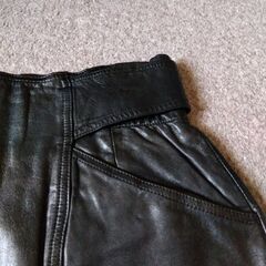 昭和レトロなレザースカートの画像