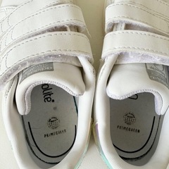 adidas キッズスニーカー　16cmの画像