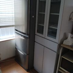 冷蔵庫 ソファー食器棚　