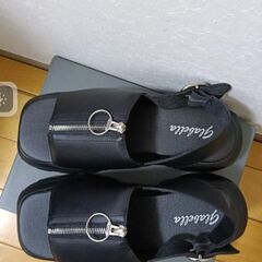 ジッパー付きブラックサンダル　最終値下げの画像