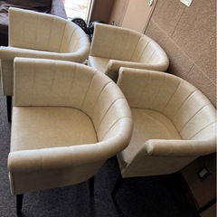 無料でチェアー1人用4脚セットの画像