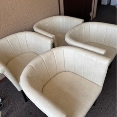 無料でチェアー1人用4脚セットの画像