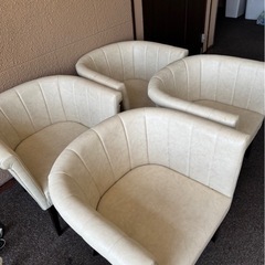 無料でチェアー1人用4脚セットの画像