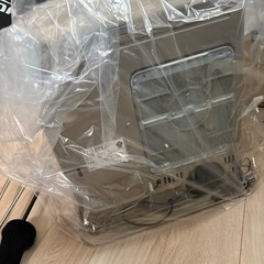 コロナ_ガスファンヒーターとポリタンクの画像