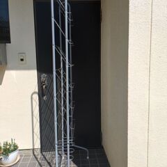 スチール製の靴棚の画像