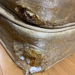 ダブルベッドとマットレスの画像