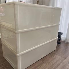 衣装ケース  押入れサイズ　3つ