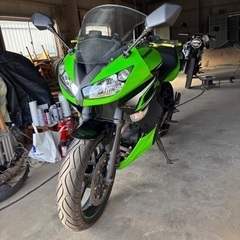 ニンジャ400Rです｡車検残有り