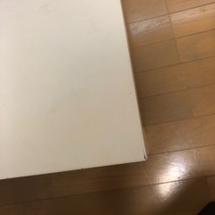 ホワイトテーブルの画像