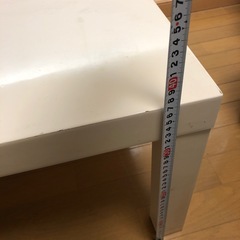 ホワイトテーブルの画像