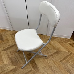 ニトリ白の折りたたみスツール