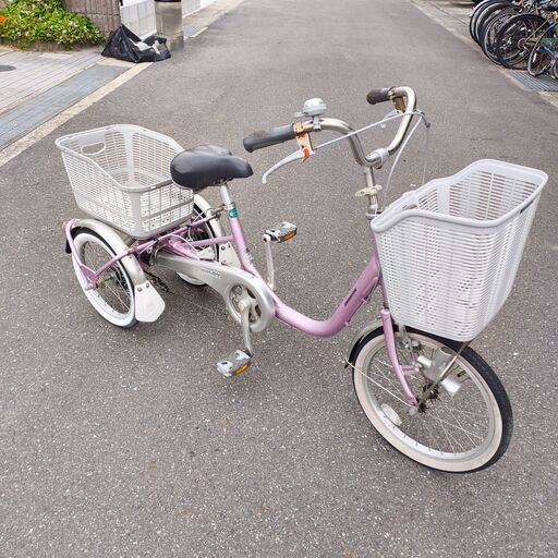 セブンイレブン 冬ギフト カタログ ピンク色の三輪車 前後メッシュカゴ付きブリジストン 自転車本体