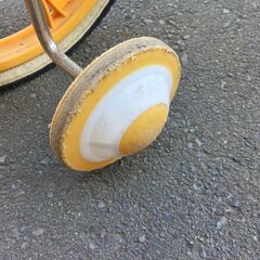 小学校低学年※補助輪付き自転車※オレンジカラーの画像