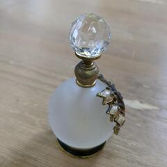 香水容器　レトロの画像