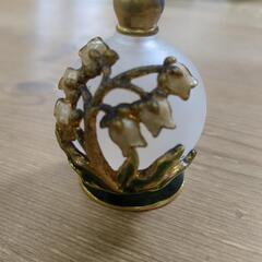 香水容器　レトロの画像