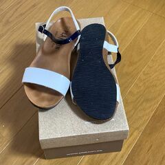 PLAKTONのサンダルの画像