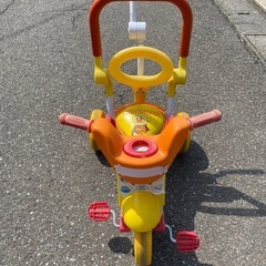 アンパンマン三輪車の画像