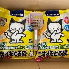 猫砂とスコップ