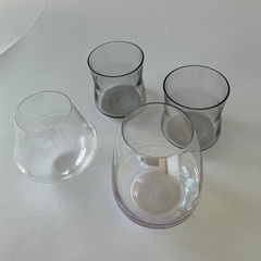 ガラスのコップ4点の画像