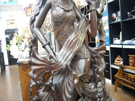 東南アジア大きな木彫り置物