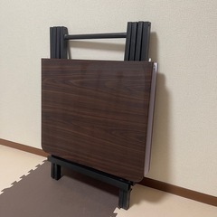 折りたたみテーブルの画像