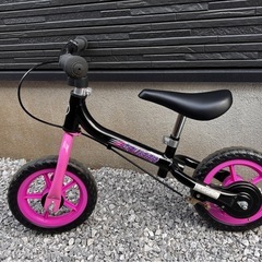 子供用の自転車　ピンクと黒