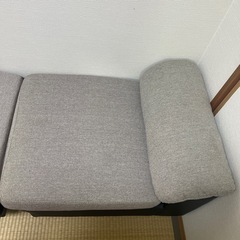 グレー ファブリック カウチソファ マジックテープ付き の画像